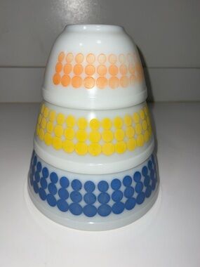 Vintage The Dot/Polka Dot Nesting Mixing Bowl Set